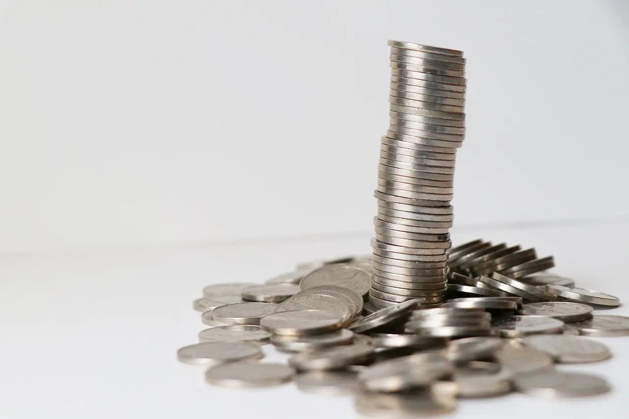 How does Gold Royal Trust Credit Card compare?