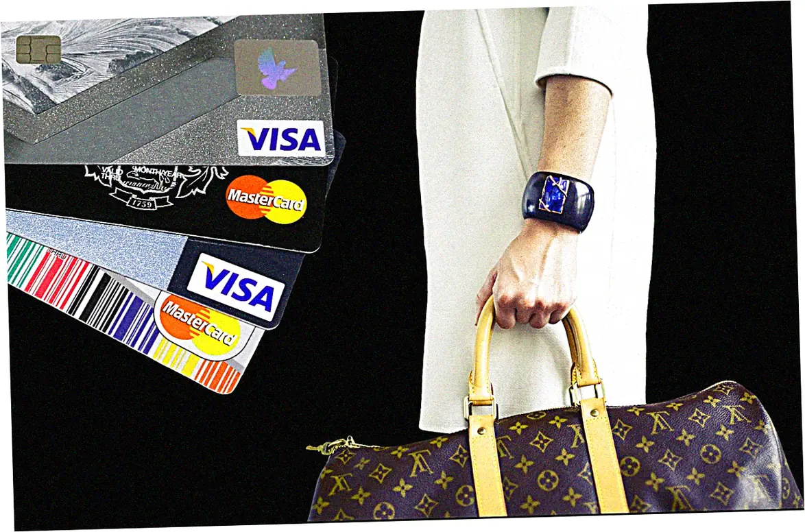 How does Avant credit card handle late payments?