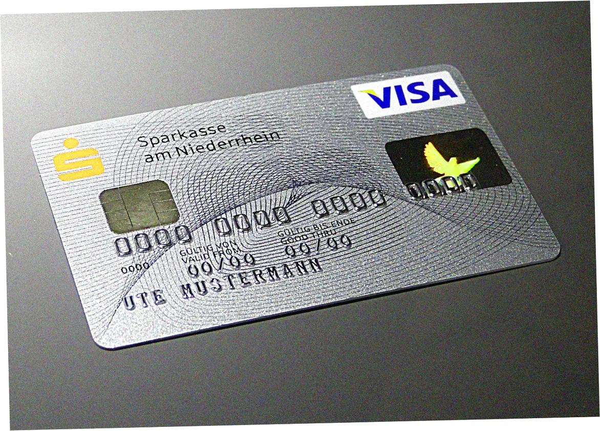 How credit scores affect rewards card eligibility