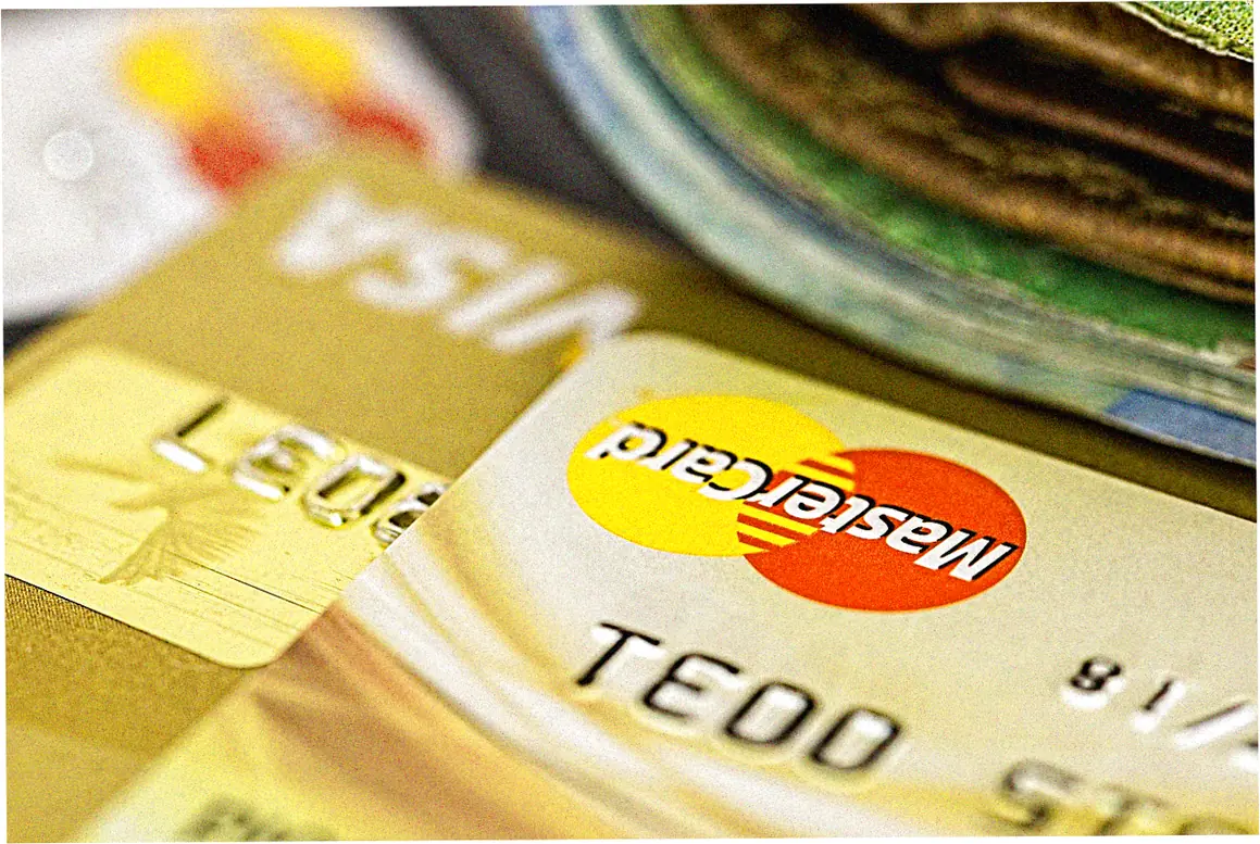 What is CLUB Credit Card late payment fee?