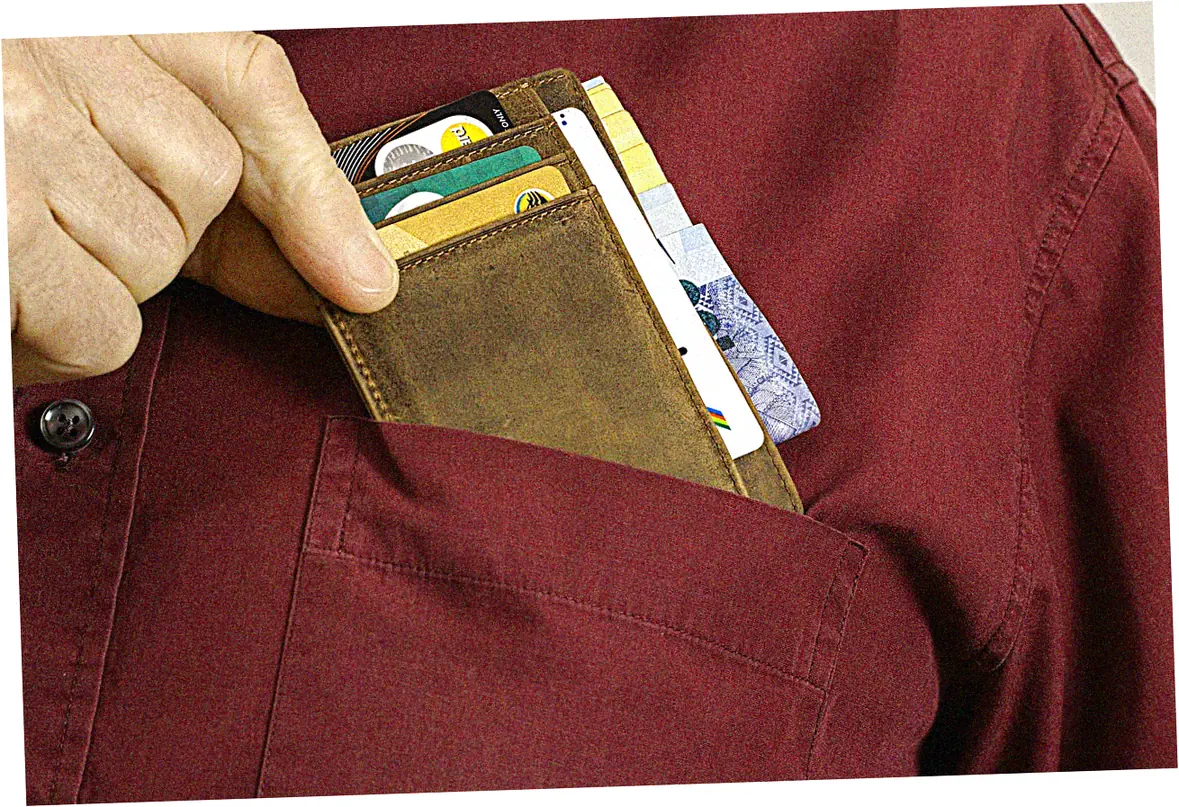 Which sports teams offer magnetic card wallets?