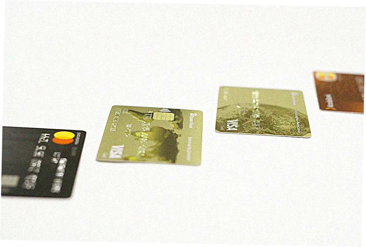 Can password managers securely store credit card photos?