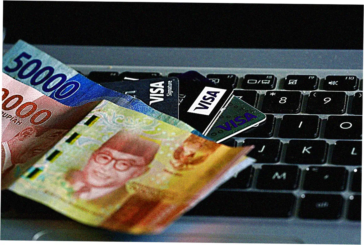 How do banks verify identity without card photos?