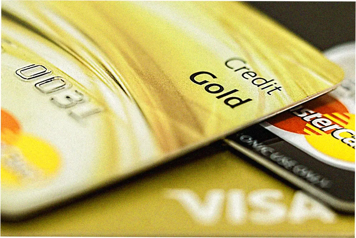 Let's compare the protection benefits you get with Visa and Mastercard.