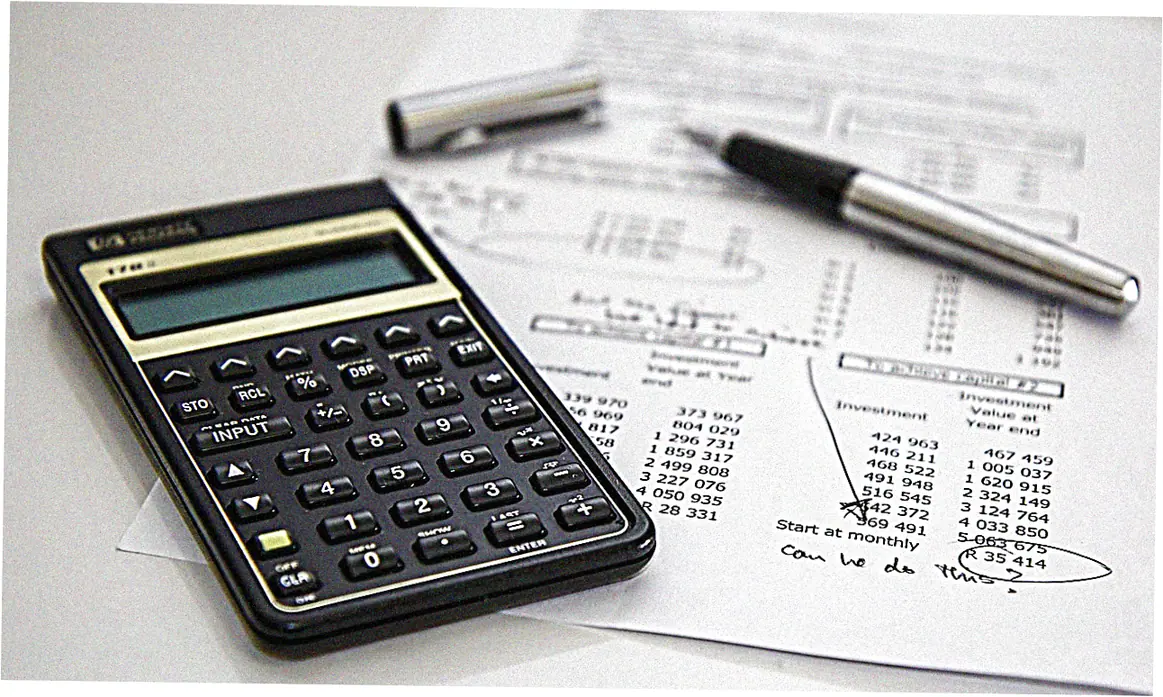 Picking the right cash back calculator? You've got two main options: online tools or making your own spreadsheets.