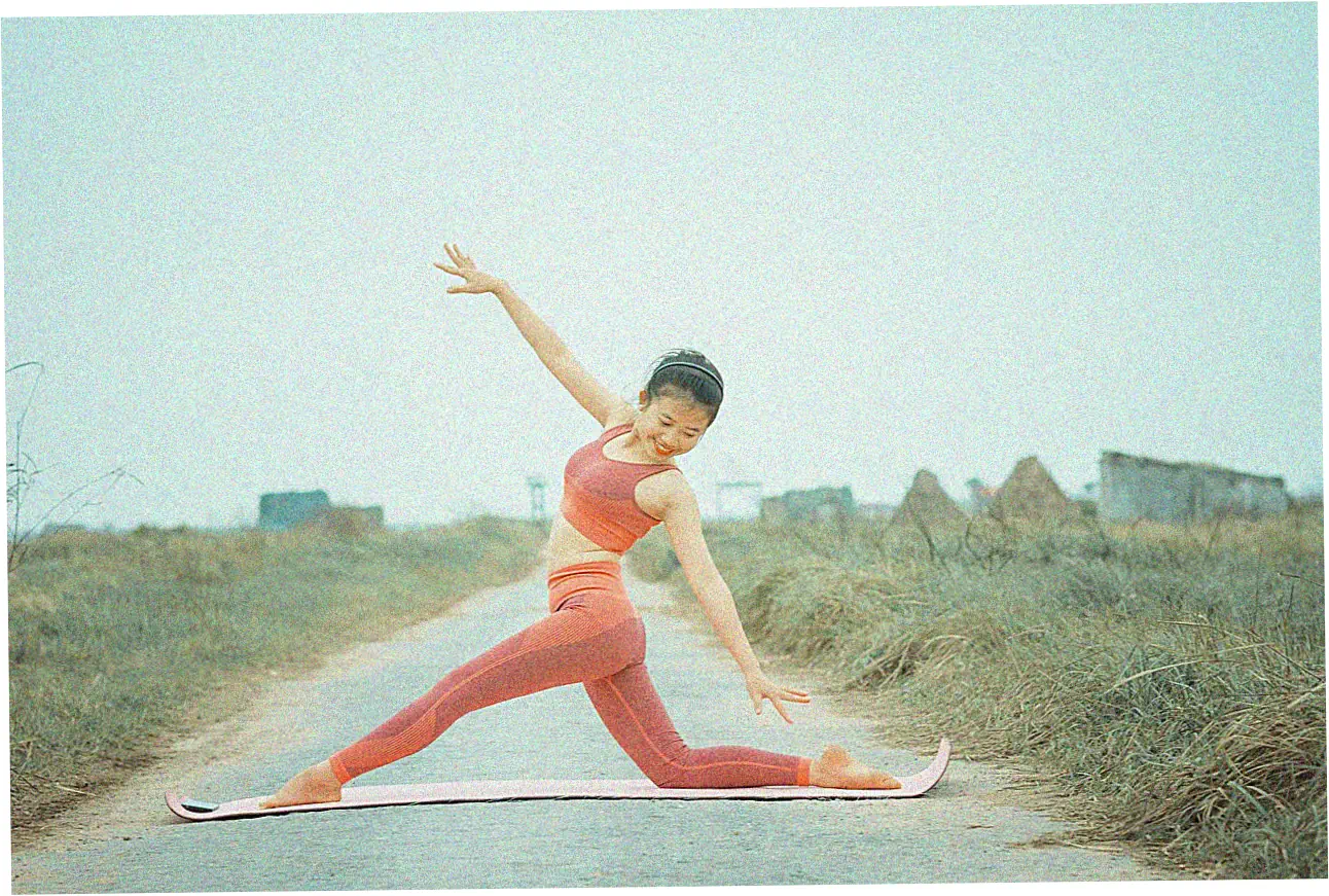 Let me break down the key features of the Gold Royal Trust Card for you.